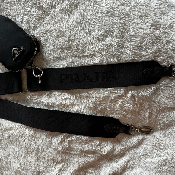 Prada re-edition strap pouch - Picture 11 of 11